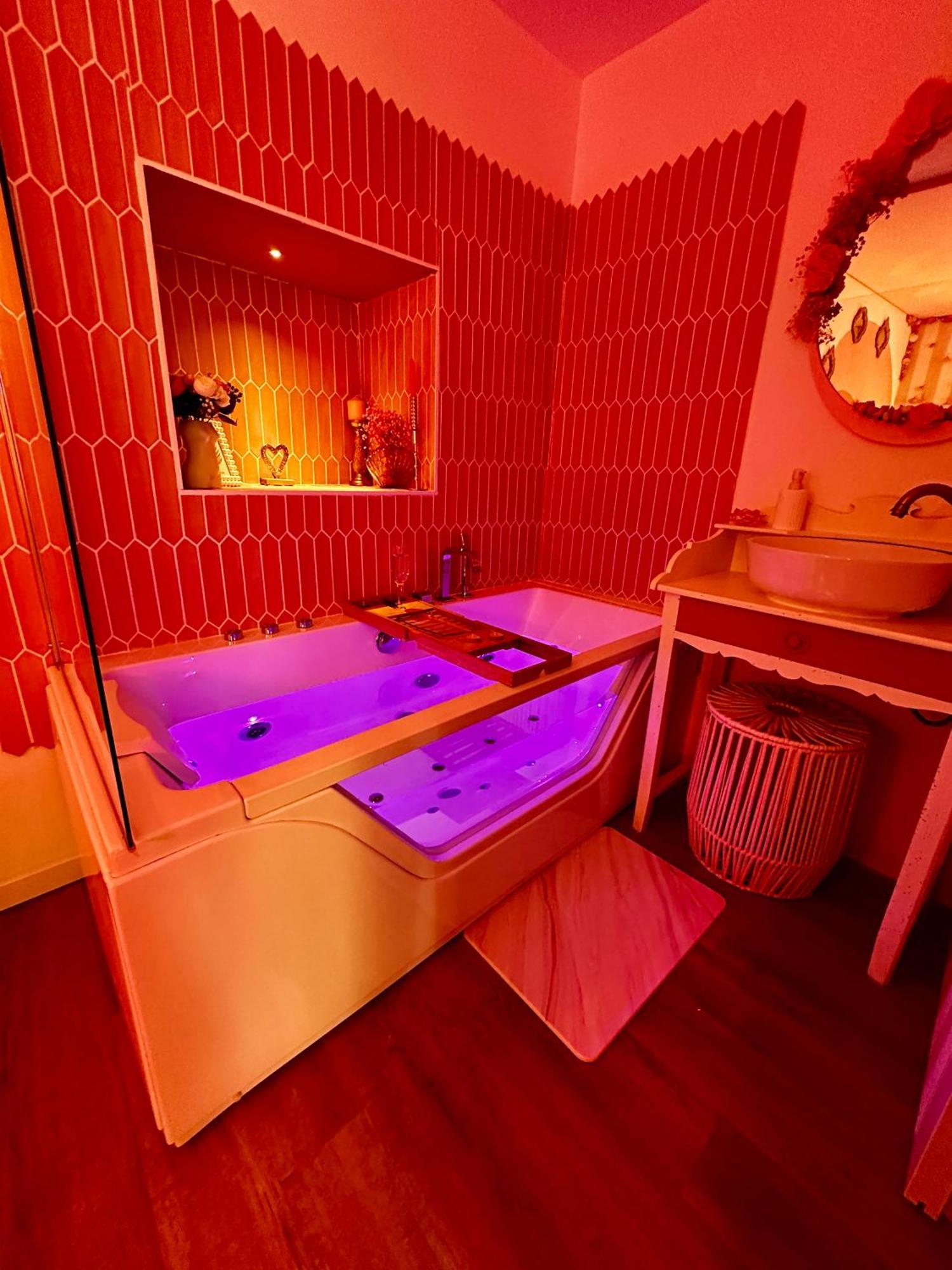 Romantic Room - Balneo - Ciel Etoile - Free Wifi - Netflix - Hyper Centre Pézenas Esterno foto