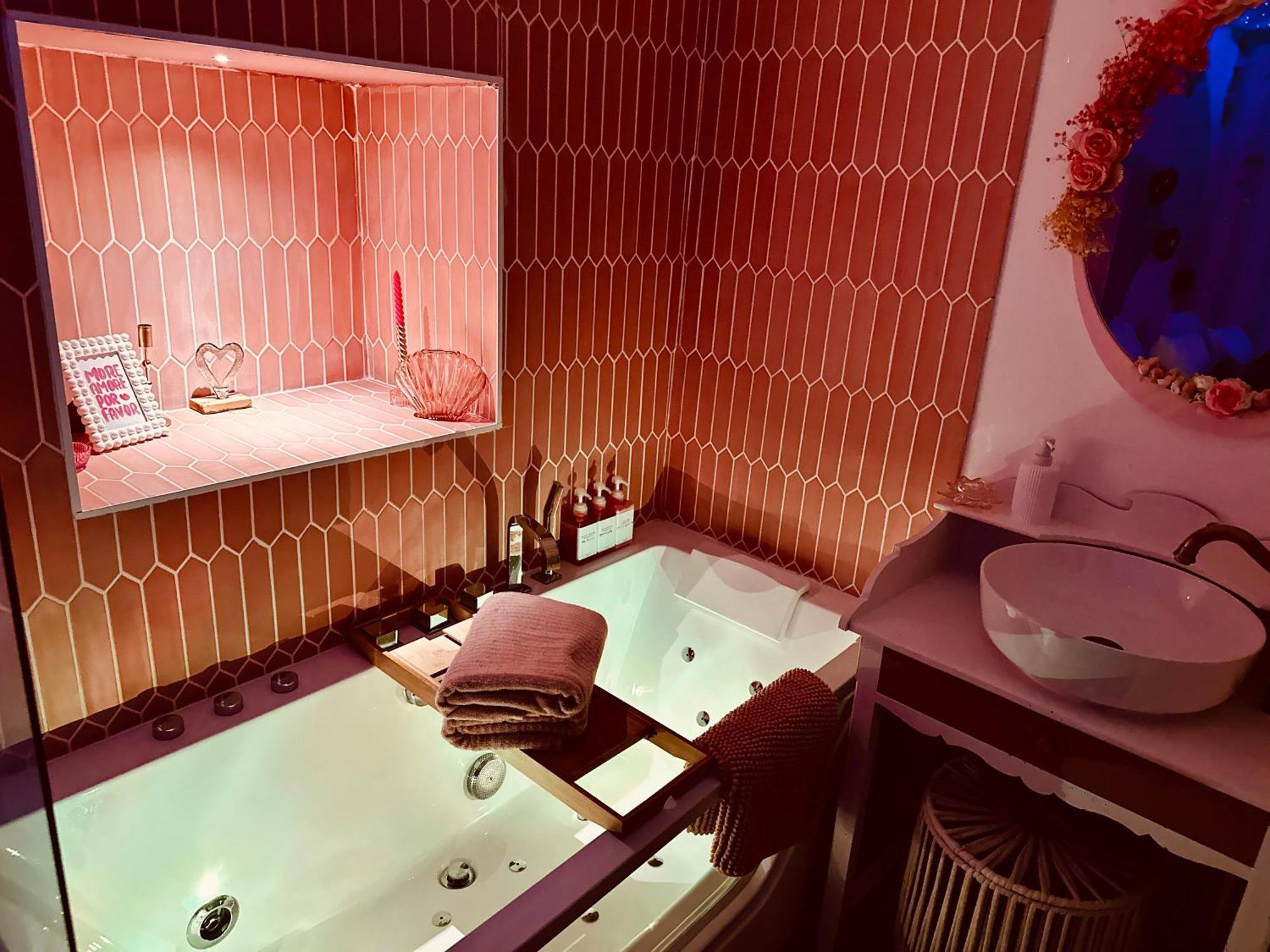 Romantic Room - Balneo - Ciel Etoile - Free Wifi - Netflix - Hyper Centre Pézenas Esterno foto